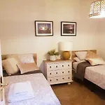 Lovely 2 Bedroom Apartment Close To Denia Castle.